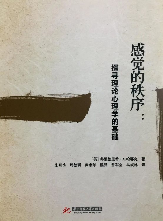 墙上贴了海报
描述已自动生成